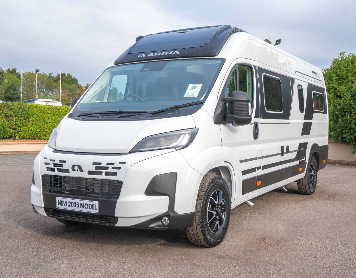 Adria Twin Supreme 640 SLB 140BHP Auto