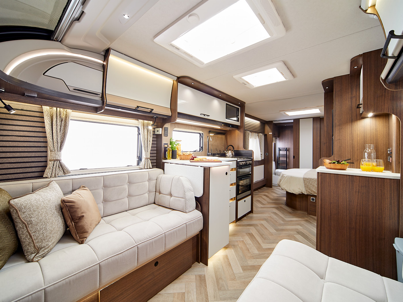 Coachman Laser 875 Xtra — 2027 Season