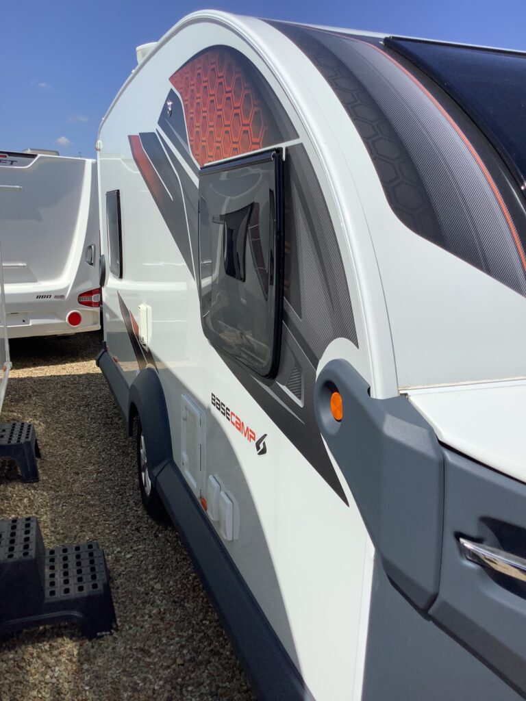 2022 Swift Basecamp 6 - Lightweight 6-Berth Caravan with Side-Dinette