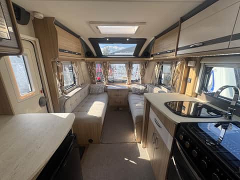 Coachman Pastiche 575