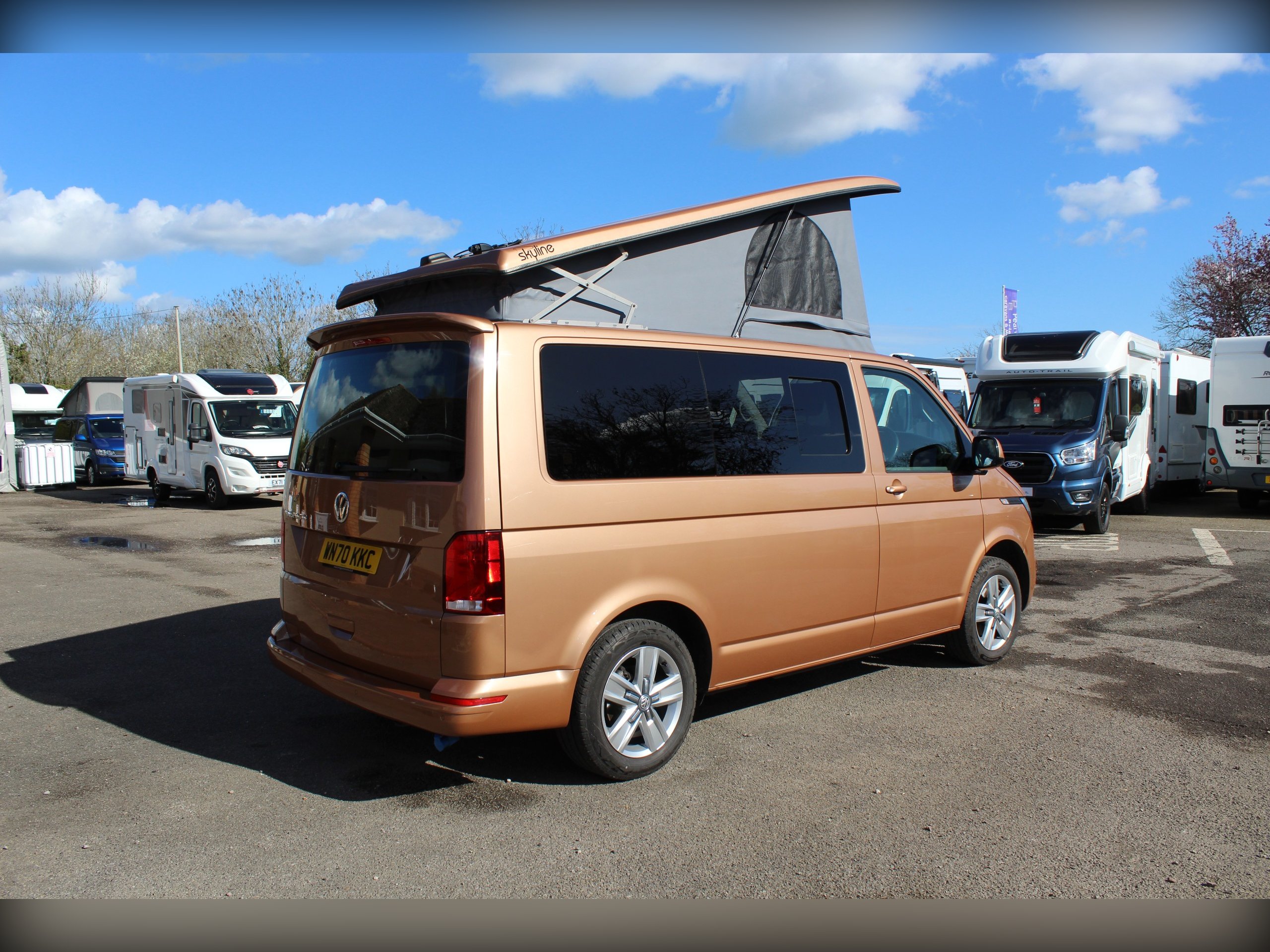 2020 Volkswagen Transporter solar + vitron lithium battery