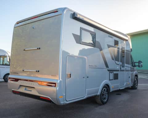 Adria Matrix Supreme 670 SC 180BHP Auto