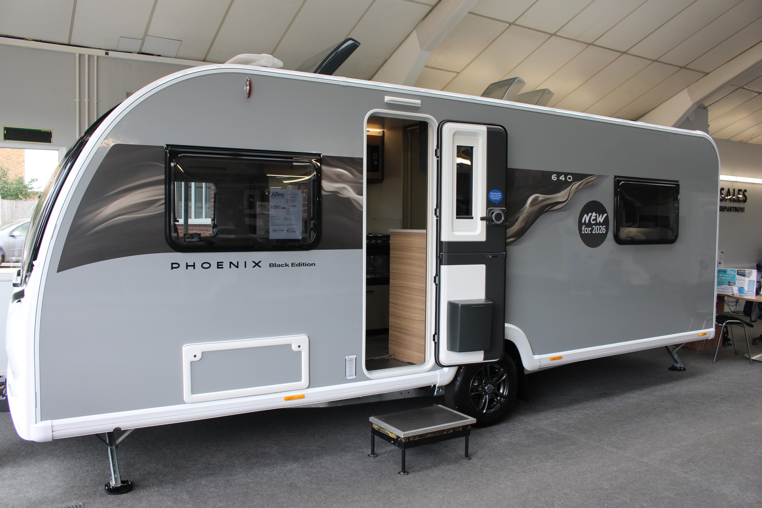 Bailey Phoenix Black 640