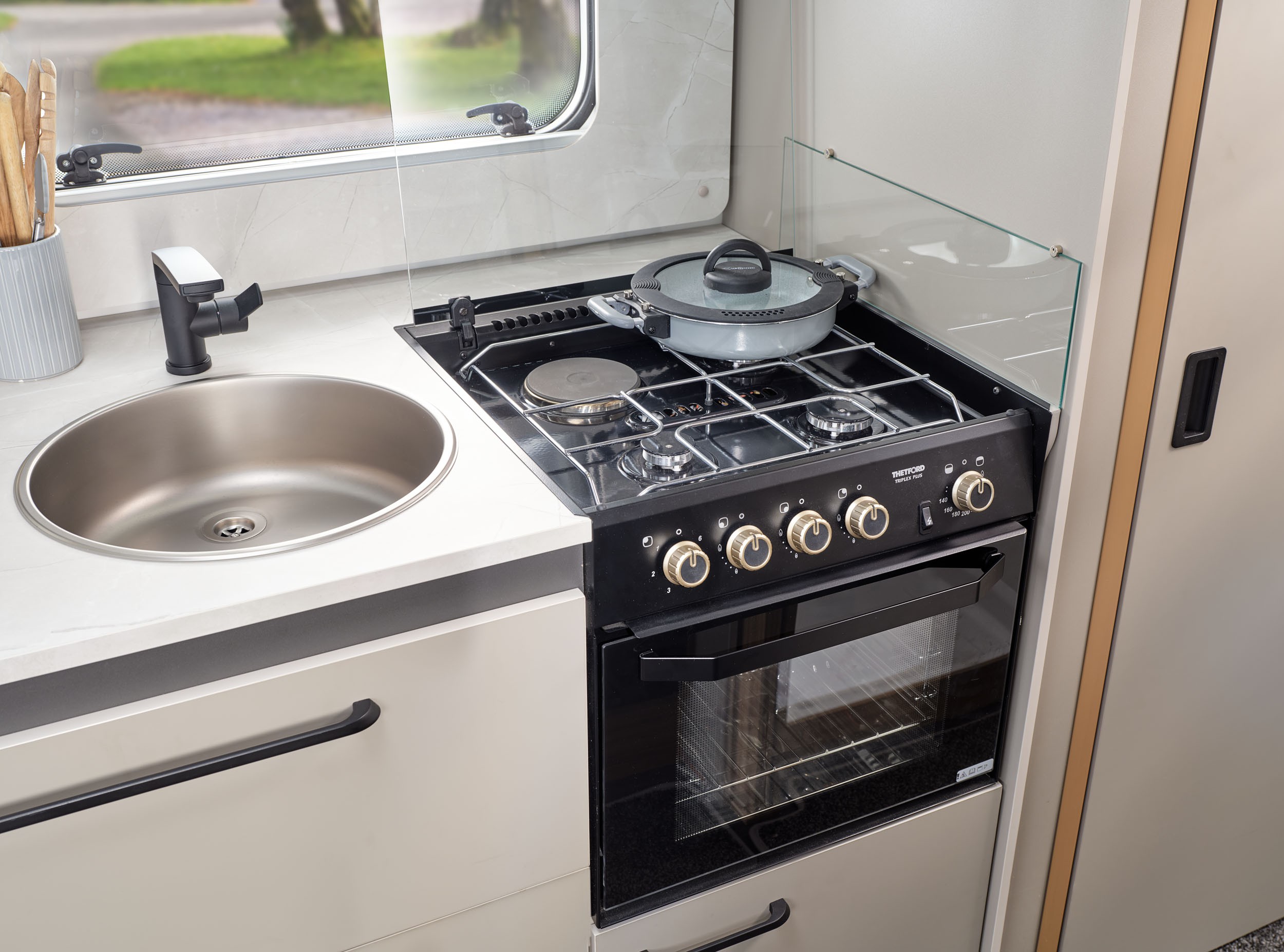 Bailey Phoenix Black 640