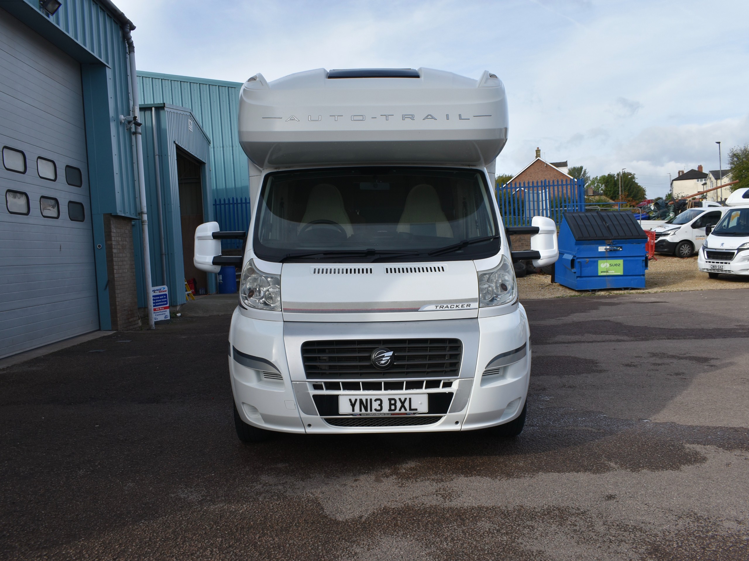 Auto-Trail Tracker FB French Bed