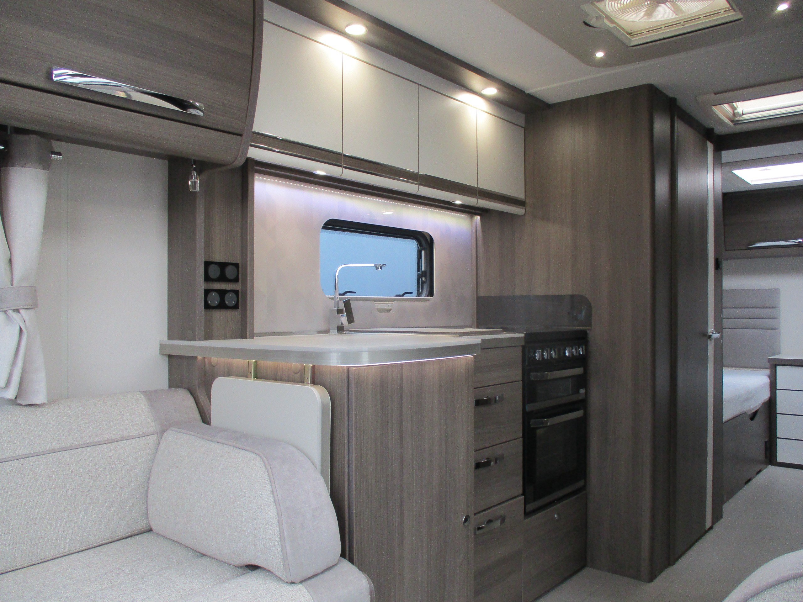 2020 Buccaneer Clipper 8ft-Wide 4-Berth with AWD Auto Movers