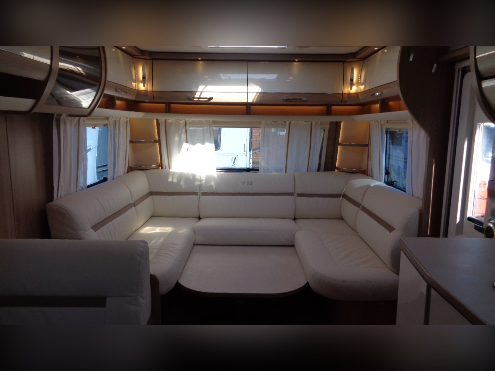 2024 LMC 685 VIP Exquisit – 5-Berth Caravan with Transverse Island Bed