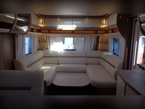 2024 LMC 685 VIP Exquisit – 5-Berth Caravan with Transverse Island Bed