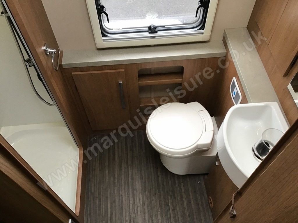 Auto-Trail TRACKER RS LO-LINE