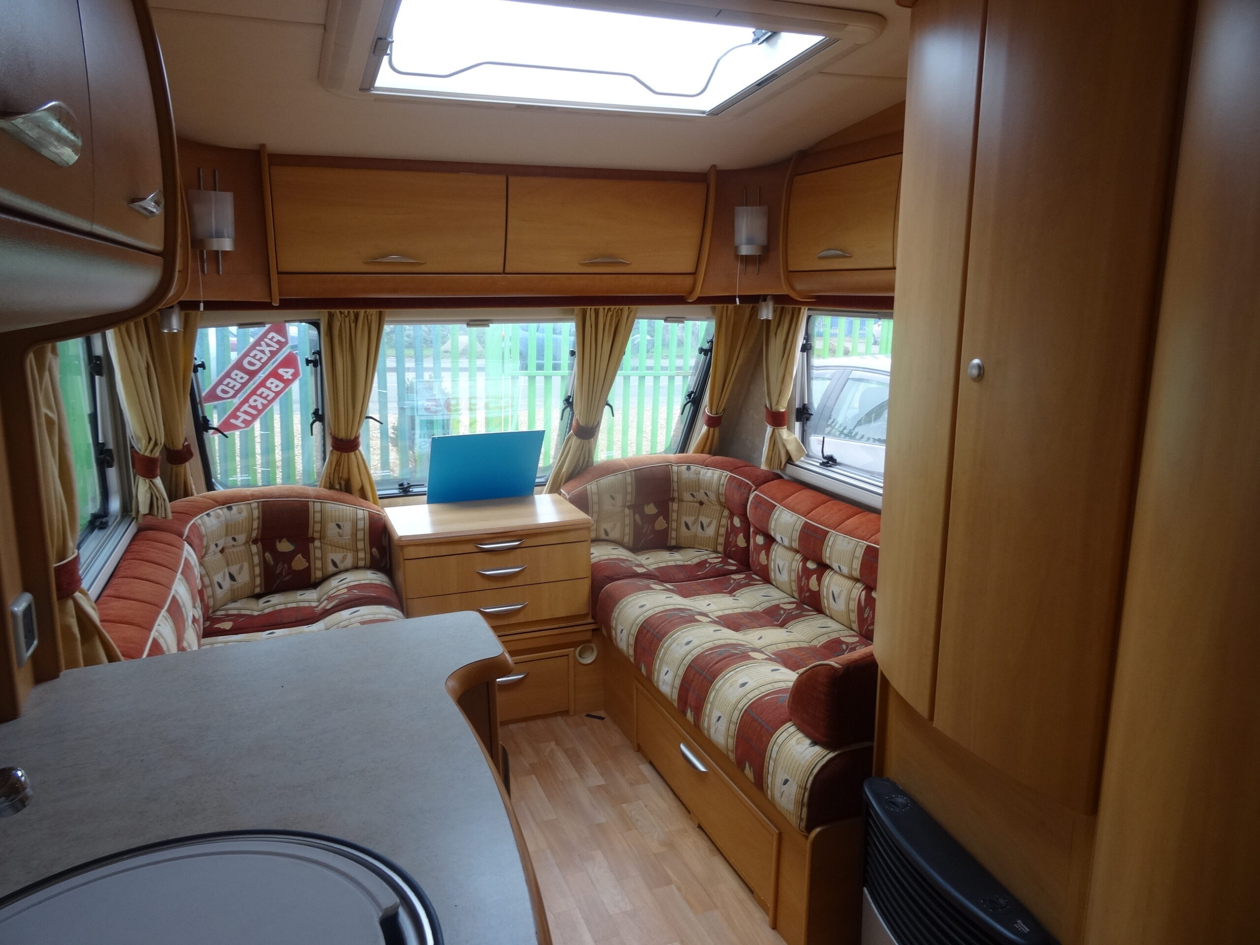 2012 Compass Vantage 462 2-Berth Caravan with Motor Mover