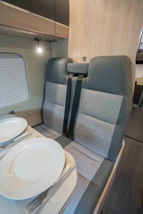 Auto-Trail Expedition 68 XL Flex 140BHP Auto