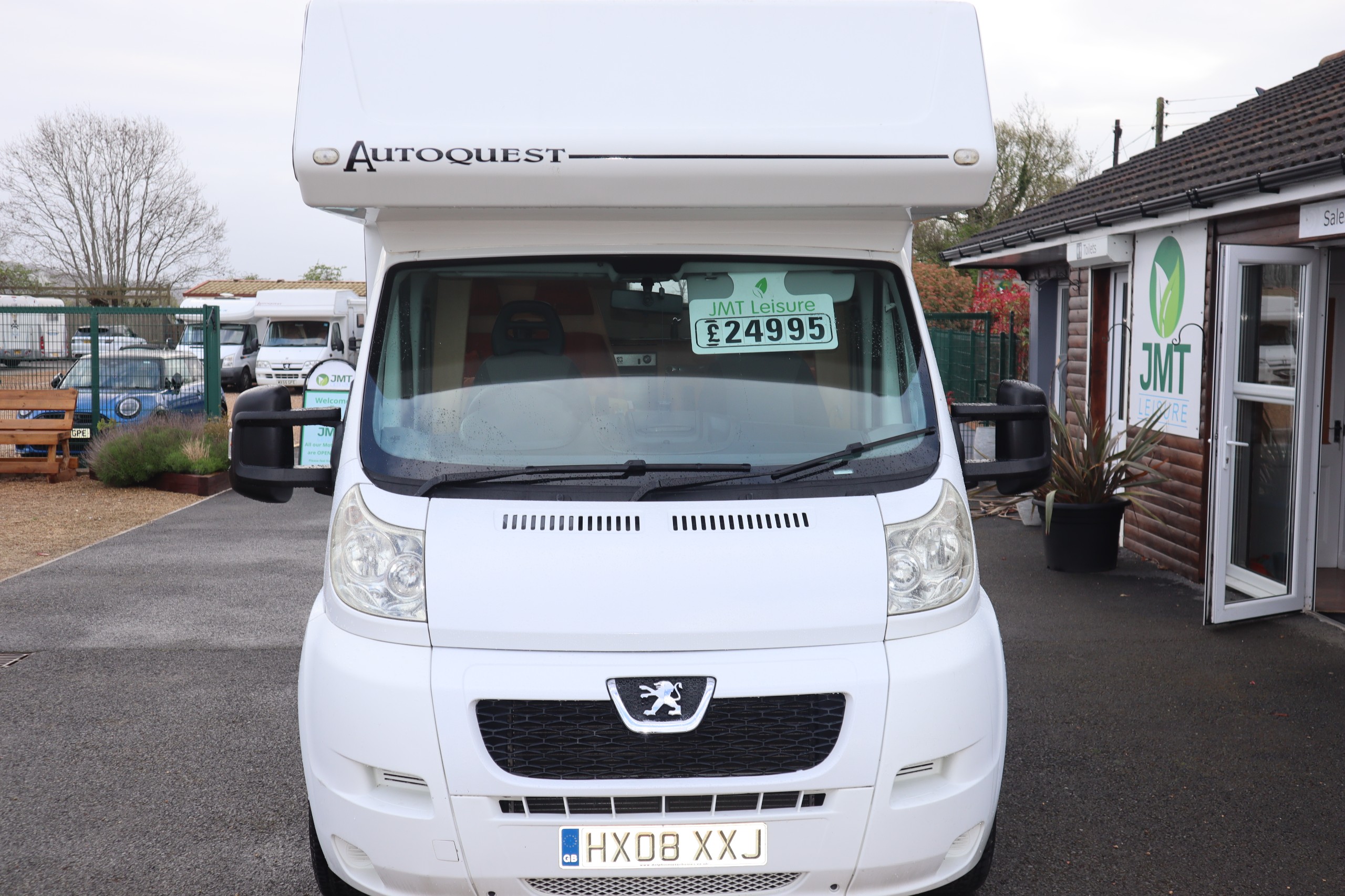 Elddis Autoquest 130 ELDDIS Autoquest 130, 5 Berth, 4 seat belts, Awning, Bike rack, Oven/Hob/Grill, Hot water, Heating