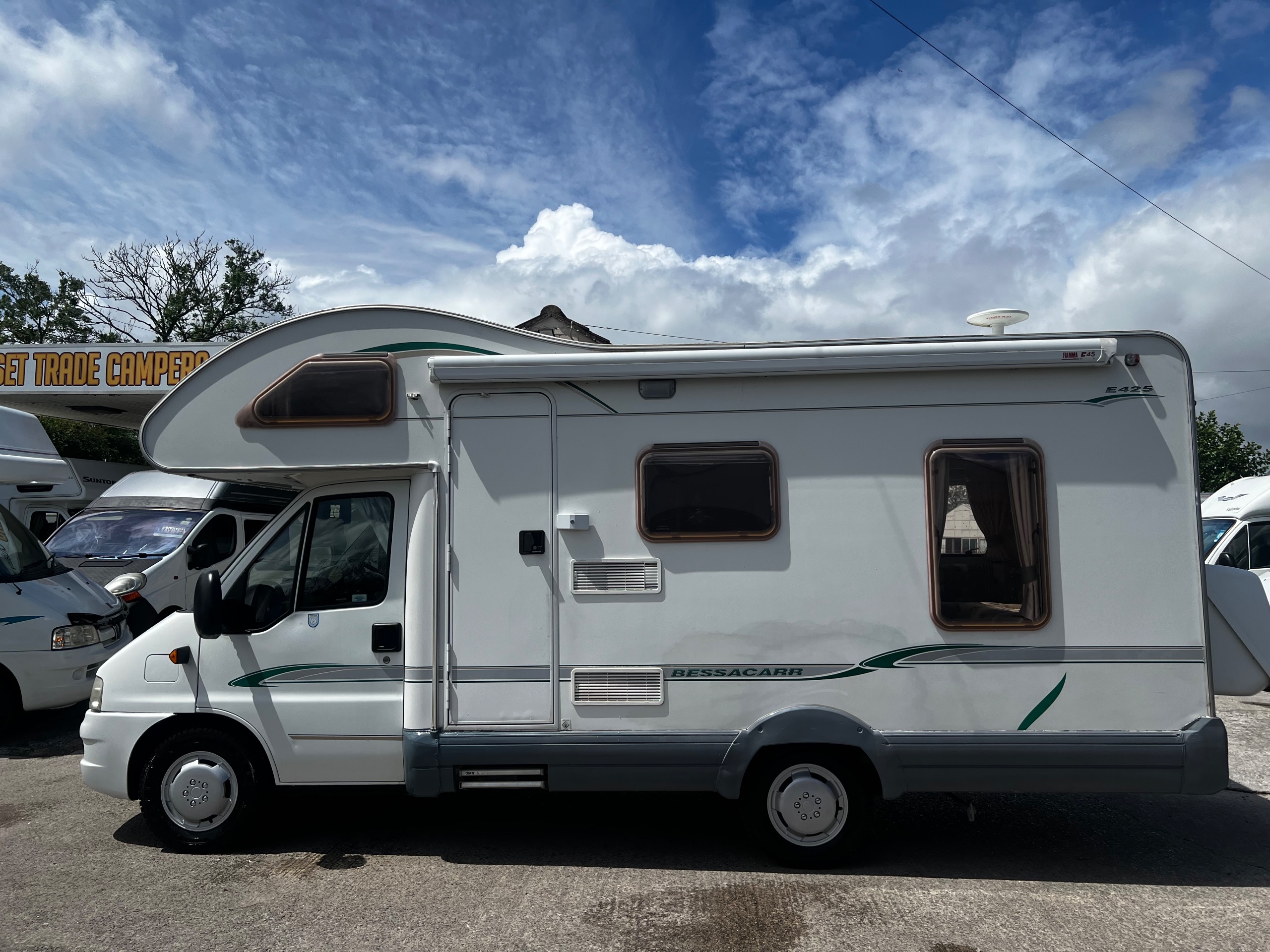 Bessacarr E425 NEW MOT.  4 belts