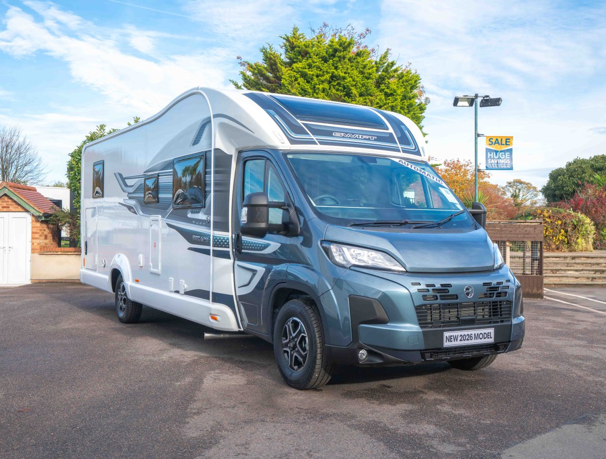 Swift Escape 694 140BHP Auto