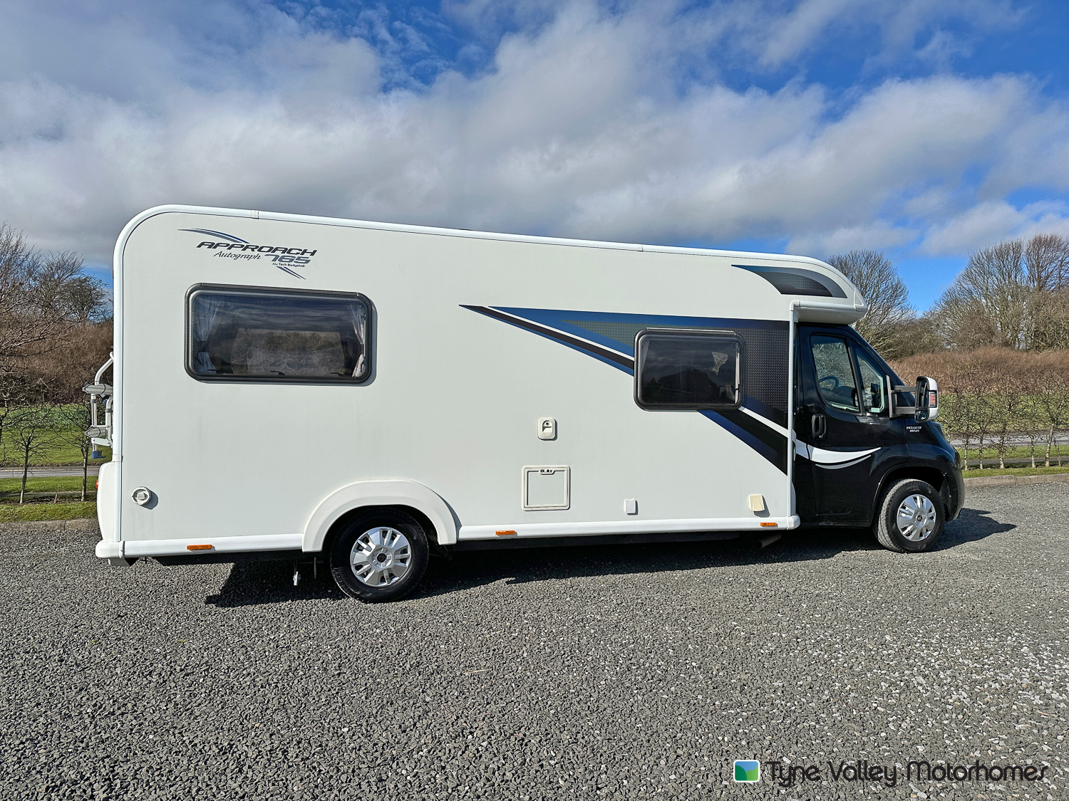 2016 Bailey Autograph 76-5 6-Berth with Rear Island Bed