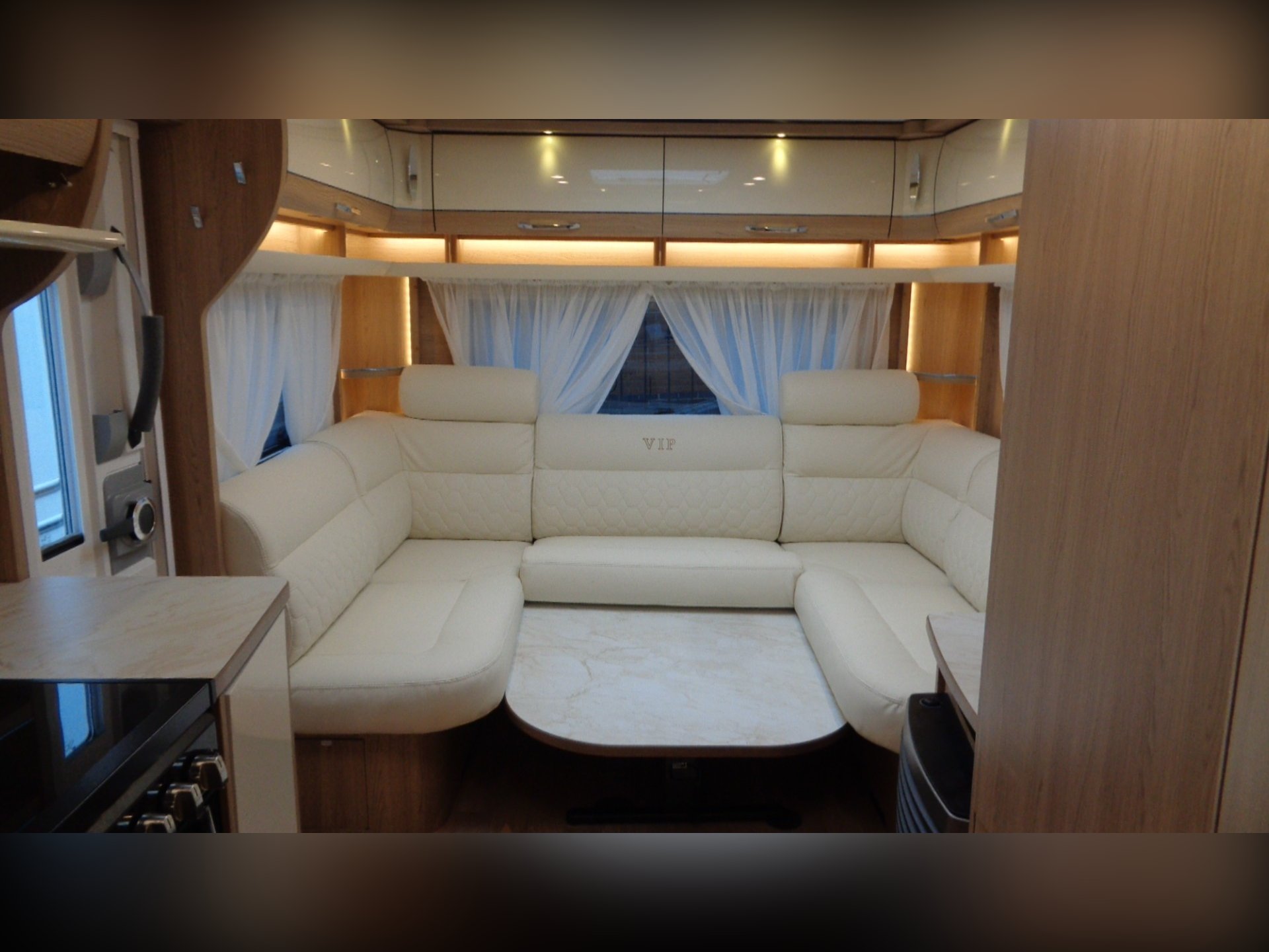 2025 LMC 595 VIP Exquisit – 4-Berth with Fixed Island Bed