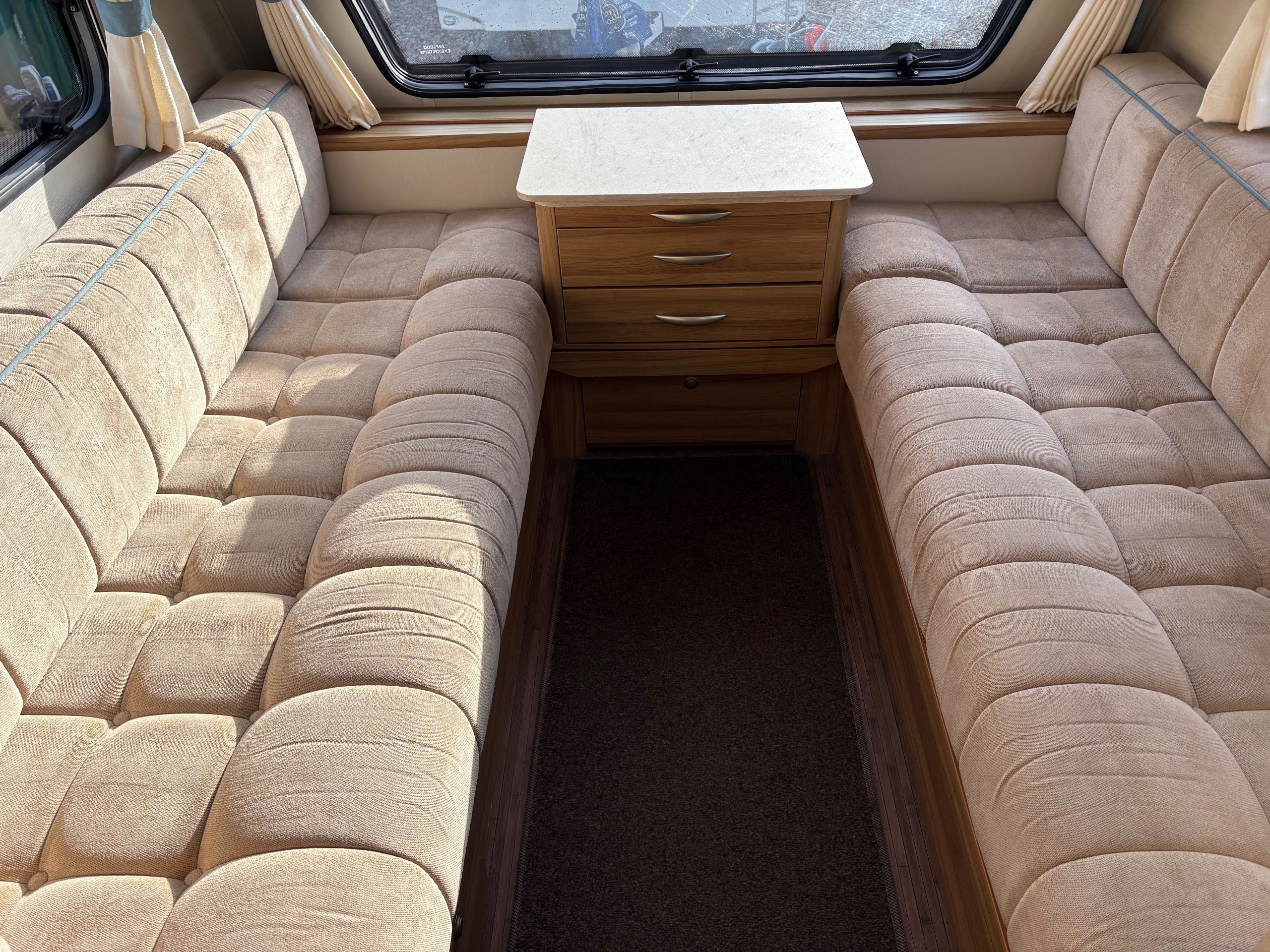2014 Xplore 402 - Lightweight 2-Berth Caravan with Island Bed