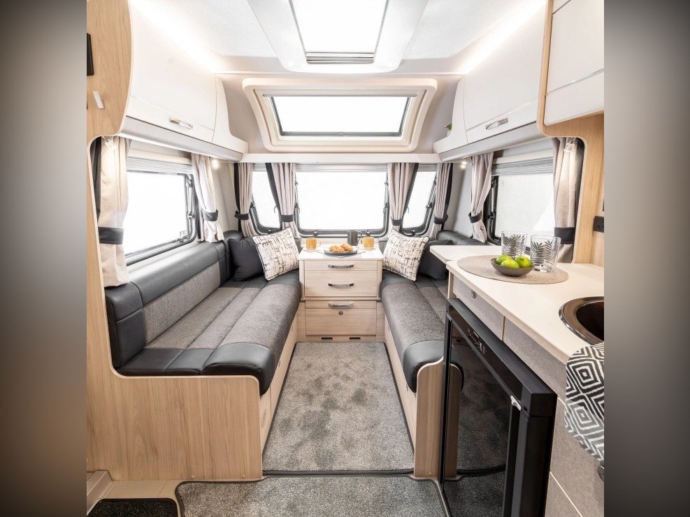 Elddis Avante 554 APEX 2026 New 4 Berth Fixed French Bed Caravan