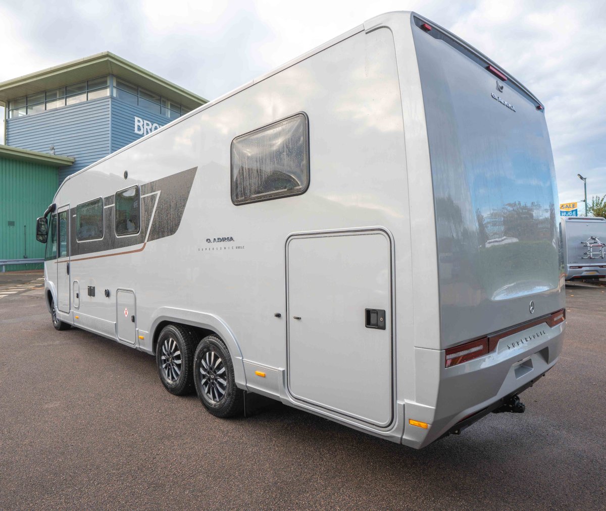 Adria Supersonic 890 LC 170BHP Auto