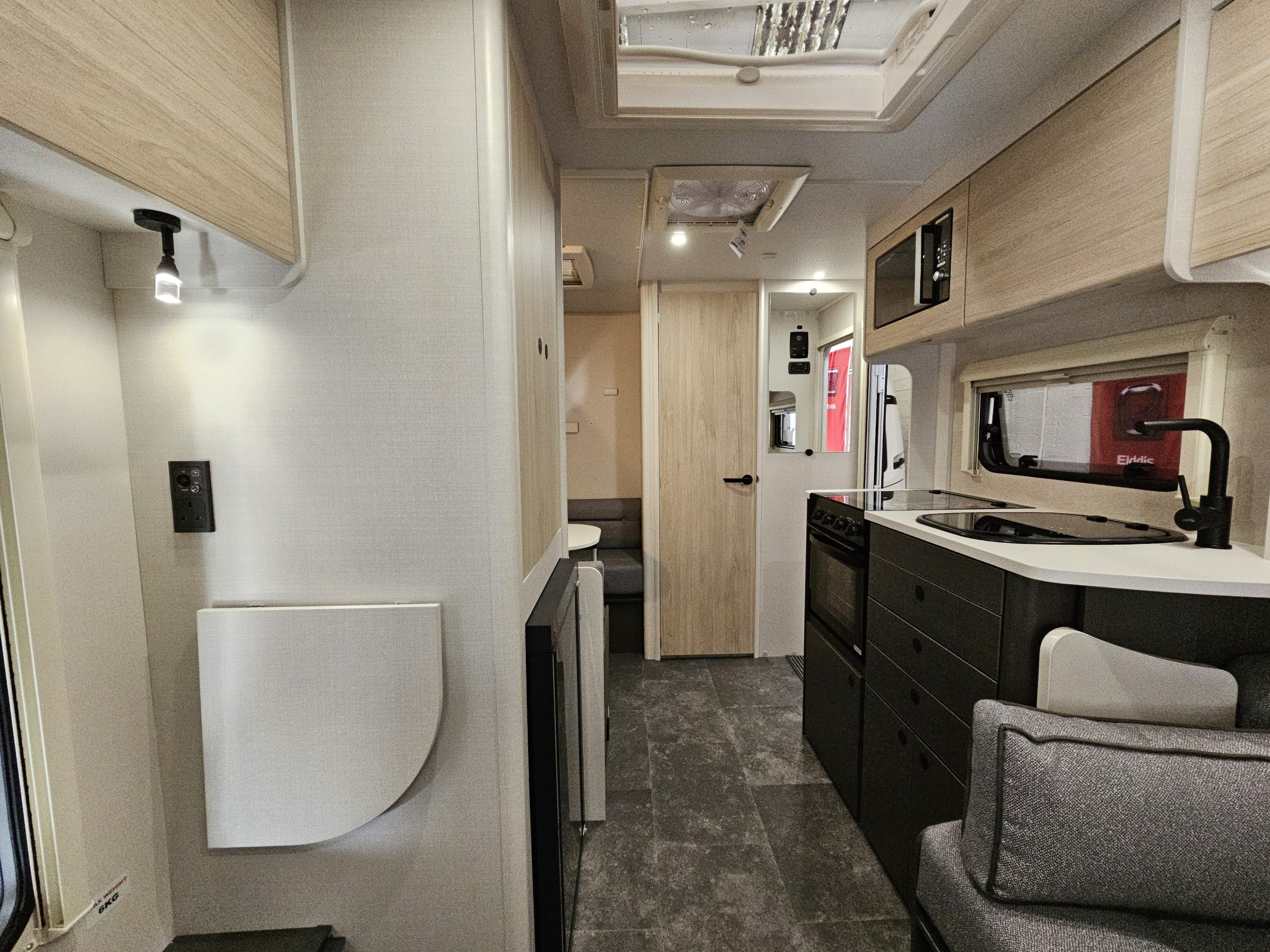Photo 12