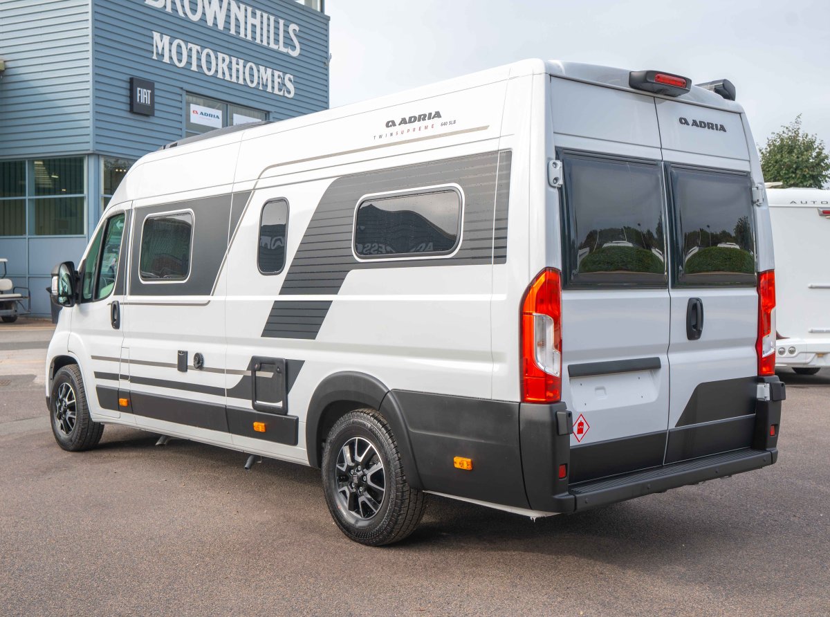 Adria Twin Supreme 640 SLB 140BHP Auto