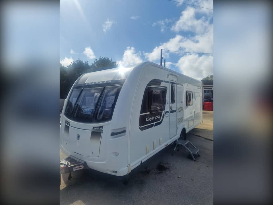 2015 Coachman Amara 4-Berth Caravan with End-Washroom - Photo 1