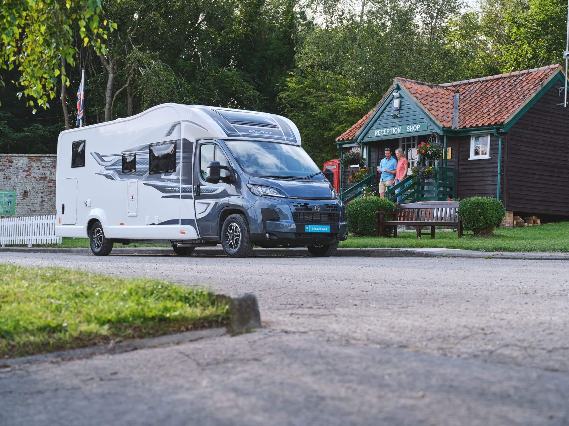 Swift Escape 674 180BHP Auto