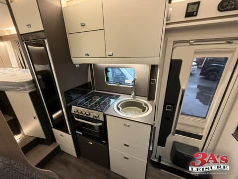 Swift Voyager 485