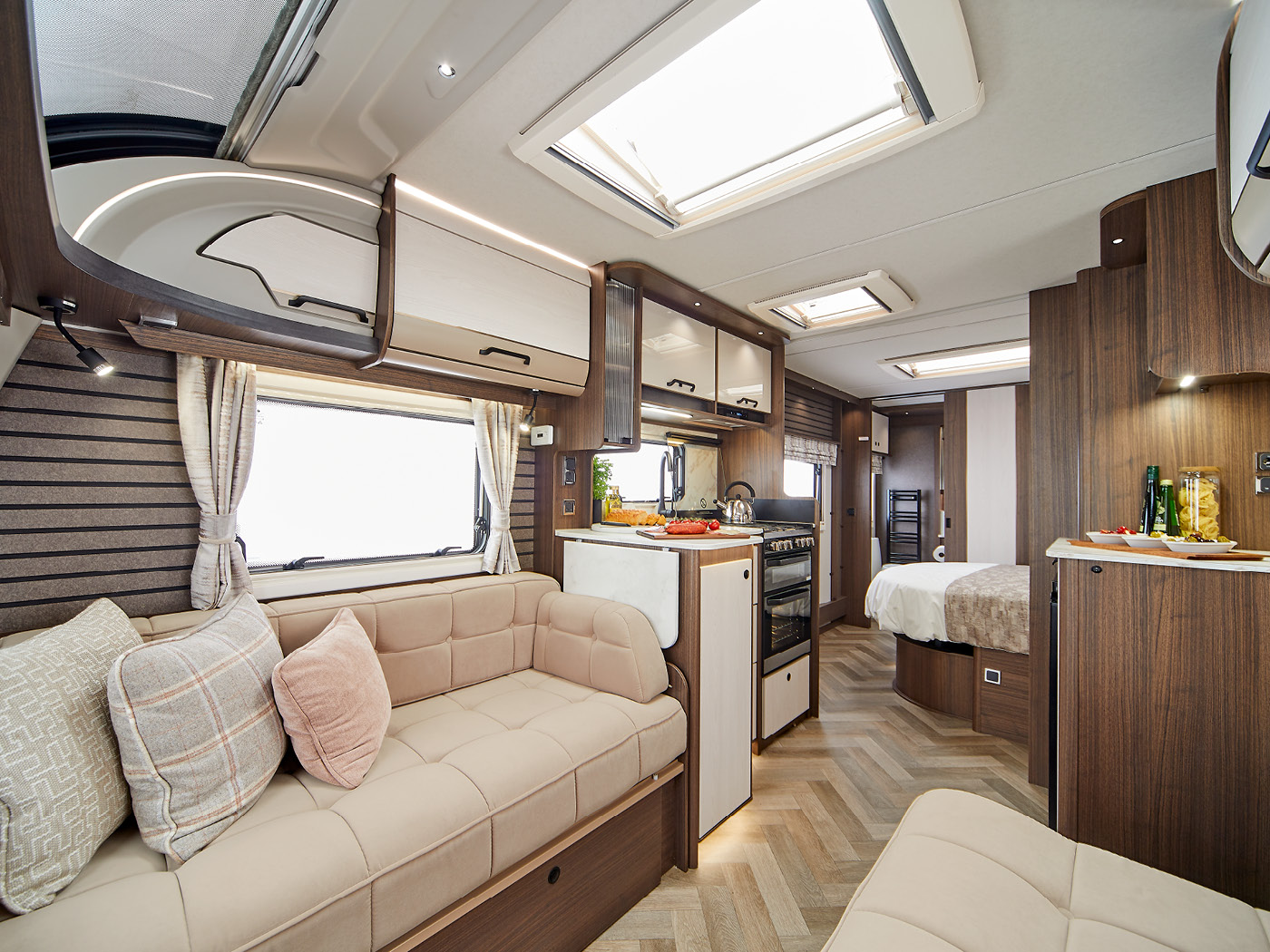 Coachman VIP 575 — 2027 Season
