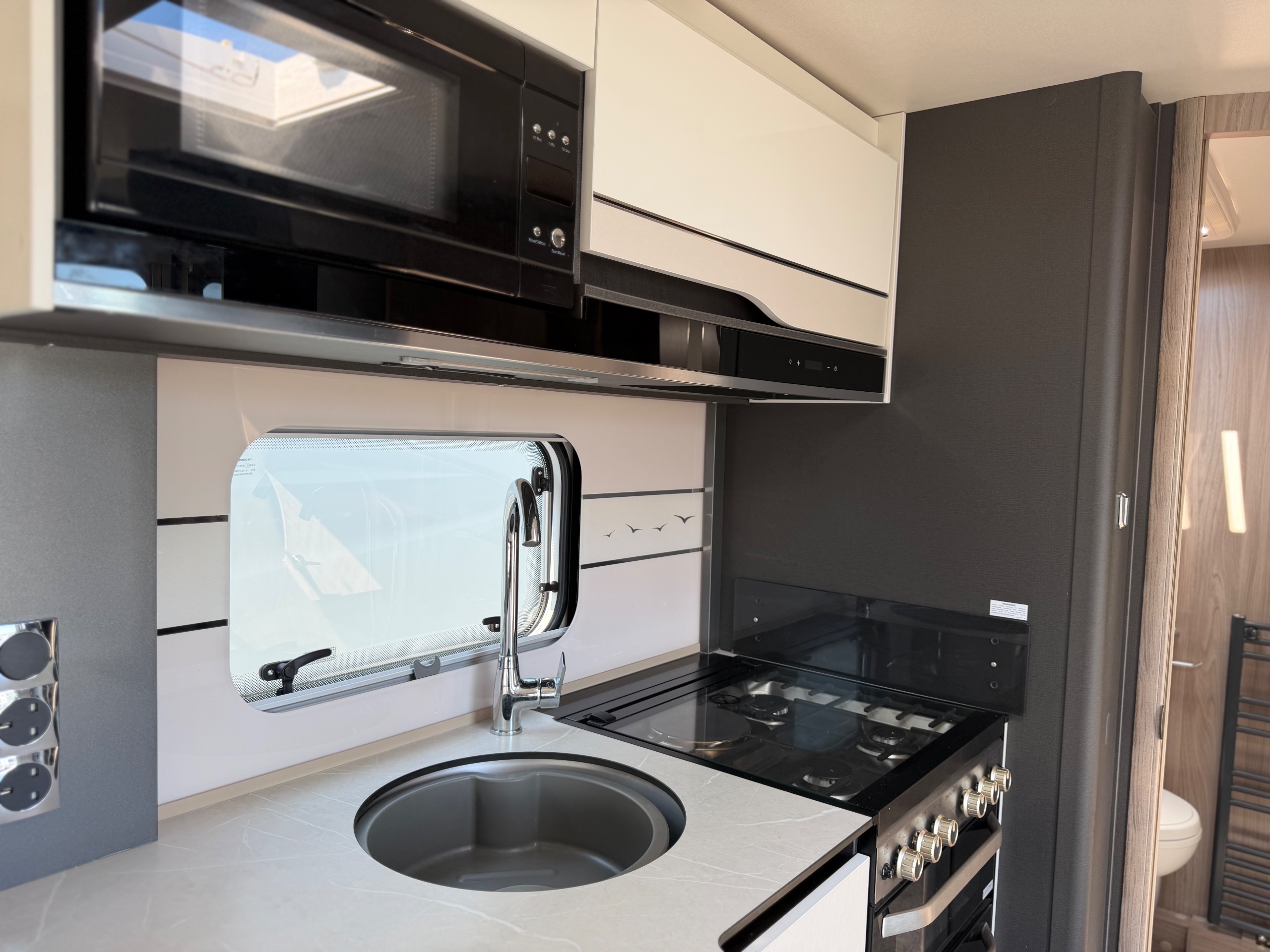 Swift Elegance Grande 835