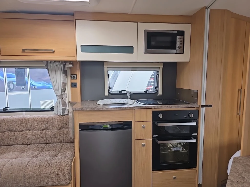 Elddis Chatsworth 2000 Used 4 Berth Motorhome with Fixed Bed