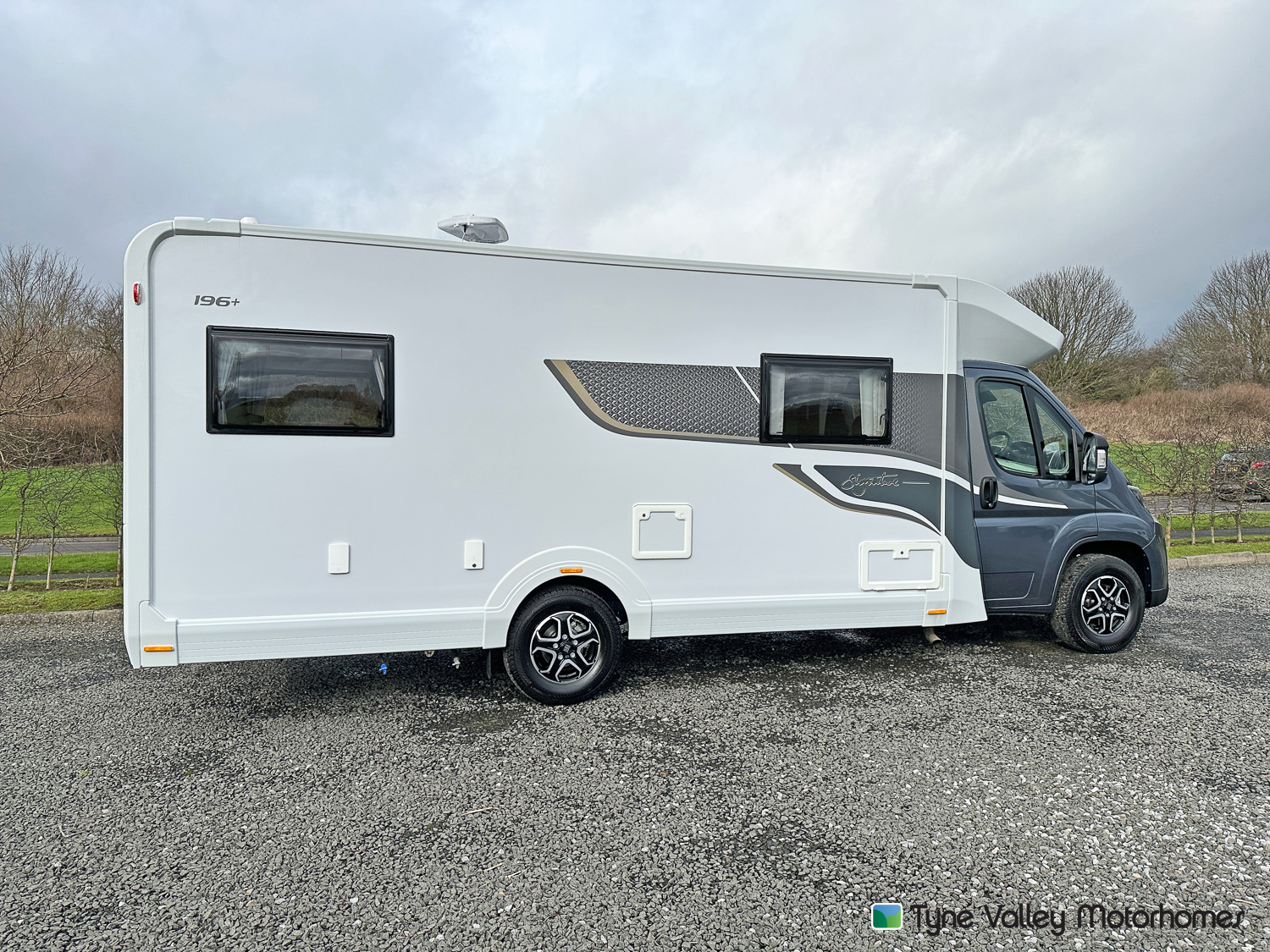 Elddis Signature 196