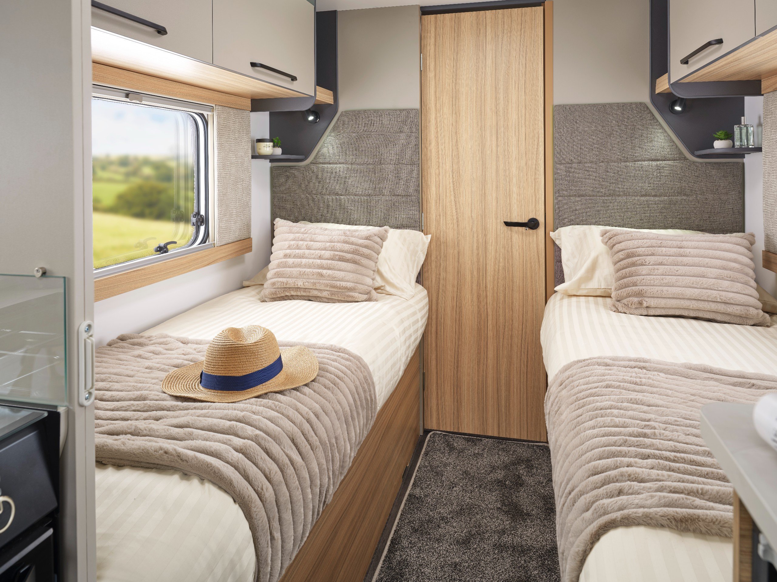 2026 Bailey Phoenix 4-Berth Caravan with End-Washroom