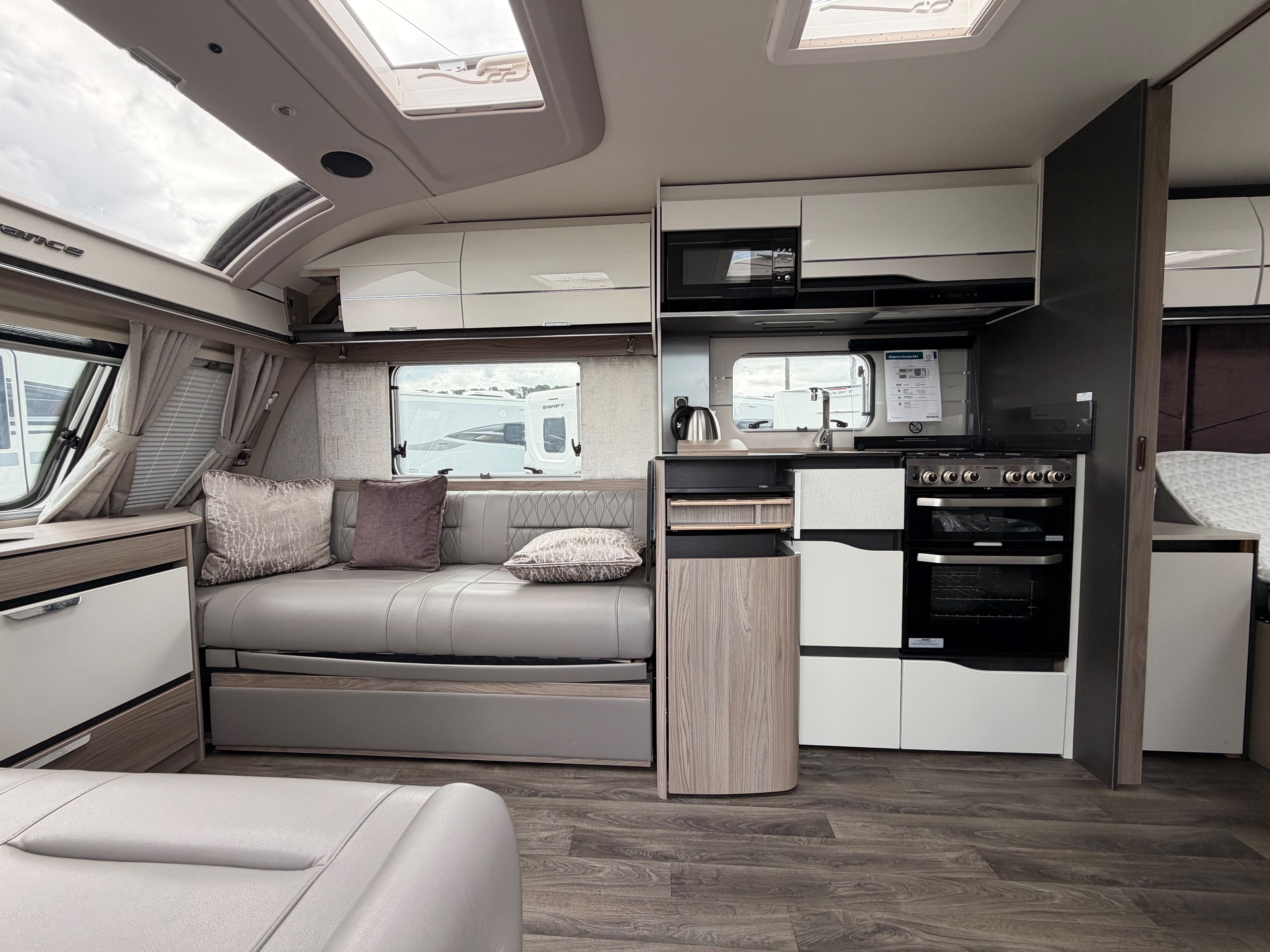 Swift Elegance Top of The Range Grande 845  - WITH E&P SELF LEVELING