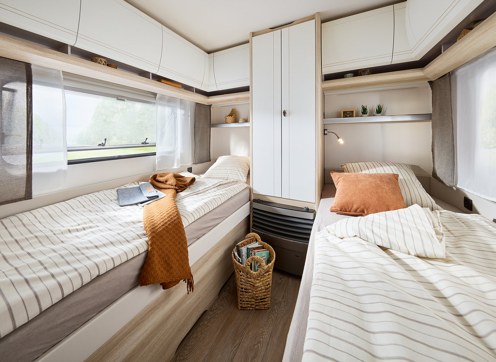 Hobby DE LUXE 460 LU interior image