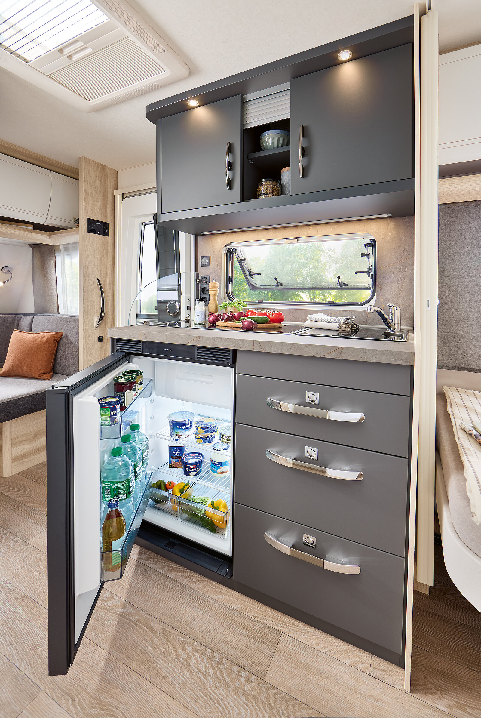 Hobby DE LUXE 460 LU interior image