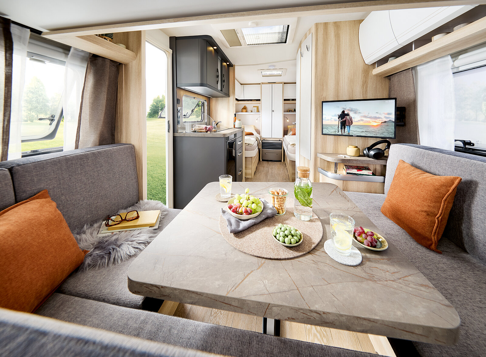 Hobby DE LUXE 460 LU interior image