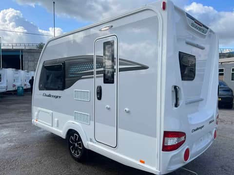 New Swift Challenger 390 2024 - Lightweight 4-Berth with Fixed Bed
