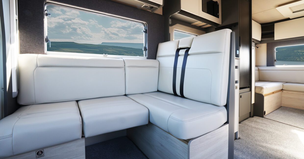 Auto-Trail F-Line F72 NEW, UNREGISTERED, 165BHP AUTOMATIC - Includes Drivers Pack, Lux Pack, Half Dinette with Additional Travel Seats, Electric Drop Down Bed, Cab Blinds & Alloy Wheels.