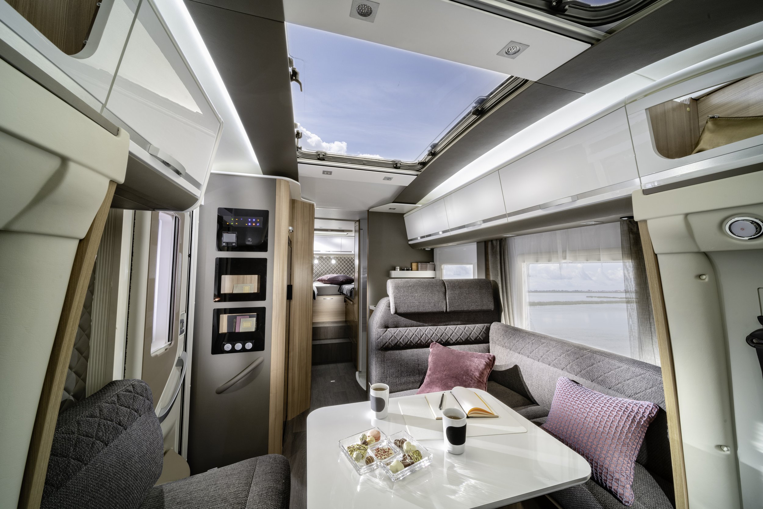 Adria Coral Supreme 670 MB DL 170BHP Auto