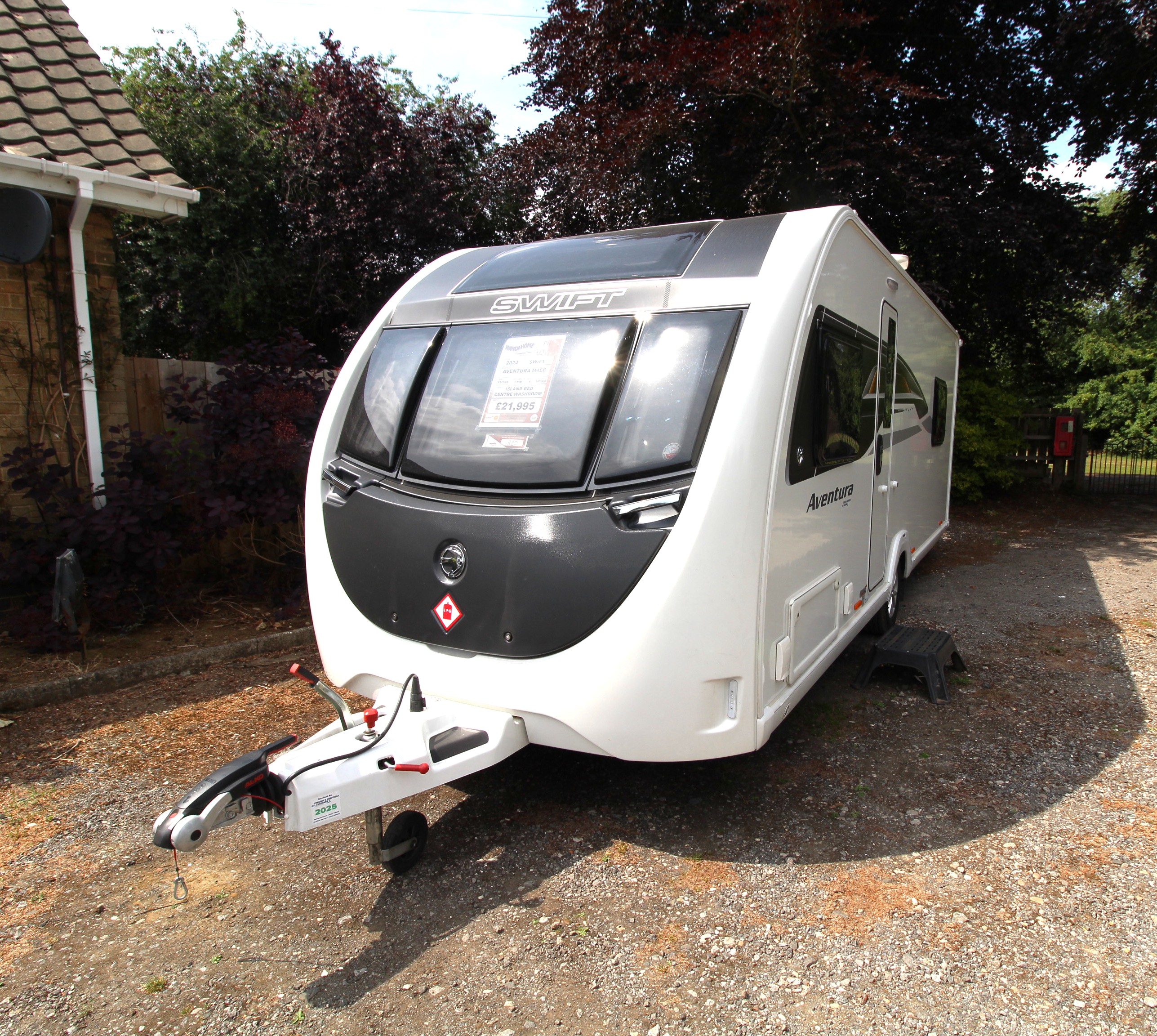 2020 Swift Aventura SQ6 EB - 4-Berth Twin Axle with Transverse Island Bed