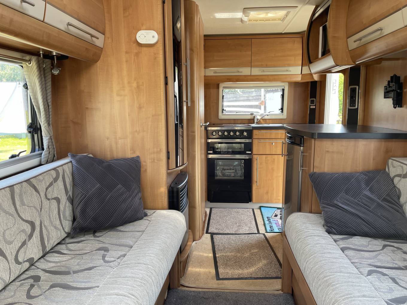 Auto-Trail Tracker EKS Lo-Line Tracker EKS, 2 Berth, 2 Belts, MOT, 12 Months Warranty, Habitation Check
