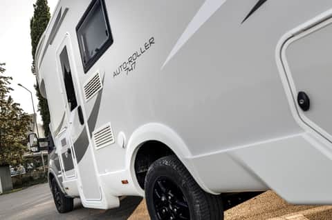Roller Team Auto-Roller 746 2019 Automatic with Rear Bunk Beds