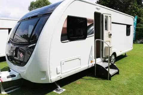 Swift Challenger X 835