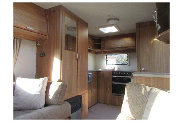 Lunar Stellar 2010 2 Berth Caravan with Twin Fixed Single Beds