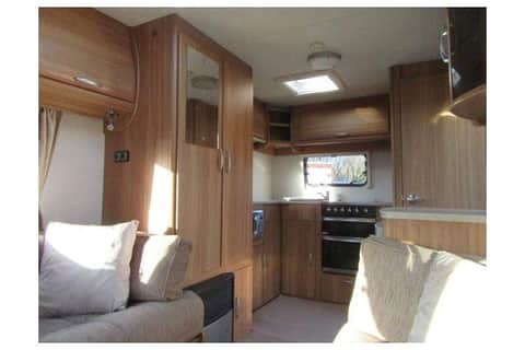 Lunar Stellar 2010 2 Berth Caravan with Twin Fixed Single Beds