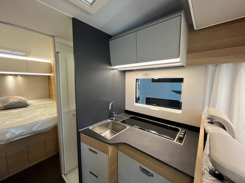 Adria Coral Axess 670SC