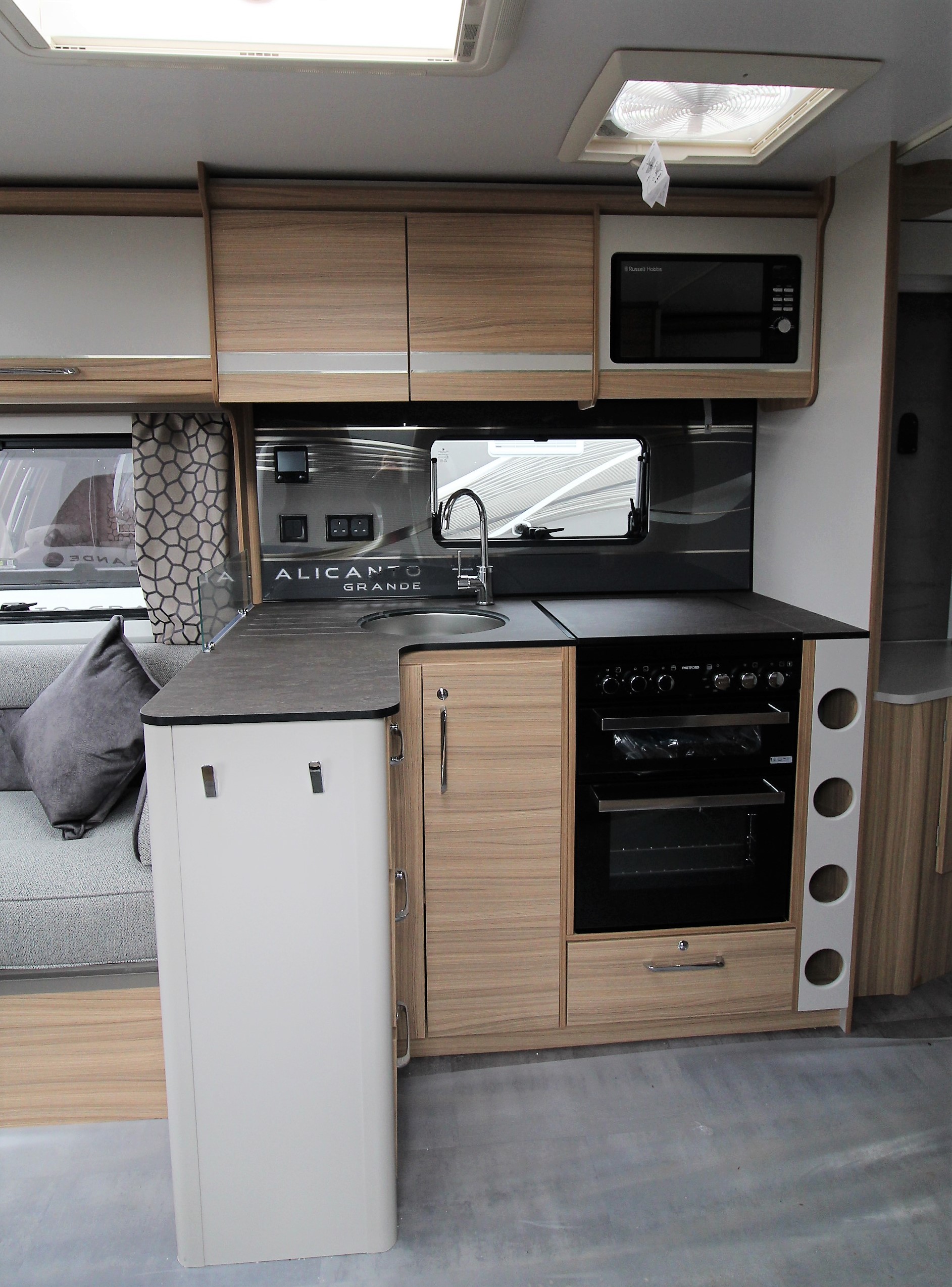 2023 Bailey Alicanto Grande Evora - 4-Berth Twin-Axle with Transverse Island Bed