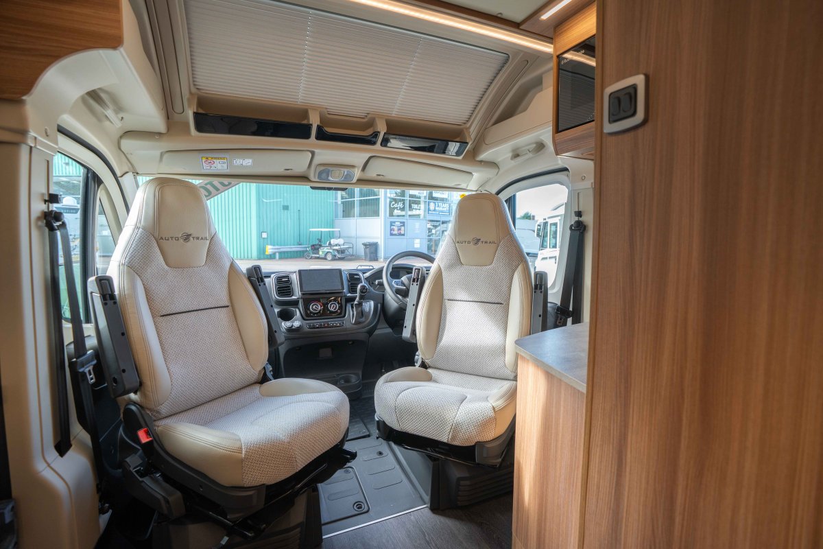 Autotrail V-Line 635 SE 140BHP Auto