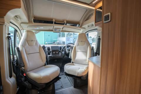 Autotrail V-Line 635 SE 140BHP Auto